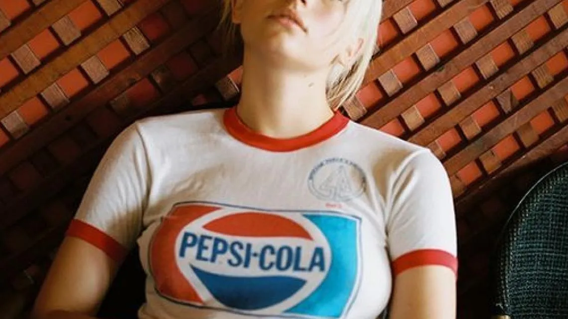 El precio de la nostalgia: por qué los consumidores están dispuestos a pagar miles de dólares por camisetas de propaganda de los 90