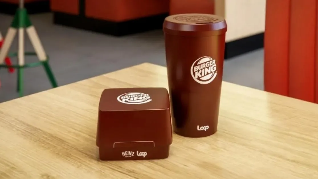 El packaging reutilizable llega al fast-food: paquetes de hamburguesas y tazas de café que se usan una y otra vez