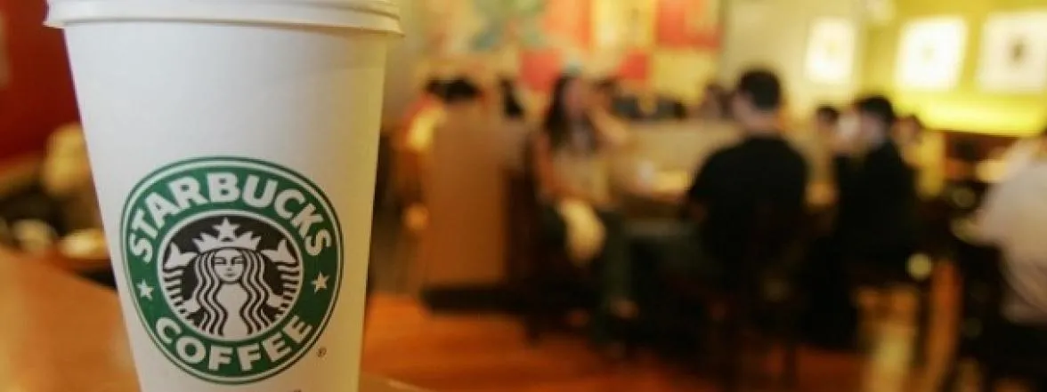 Por qué Starbucks ha creado una estrategia de espacios singulares y tiendas diferentes para asentar su marca y hacer branding