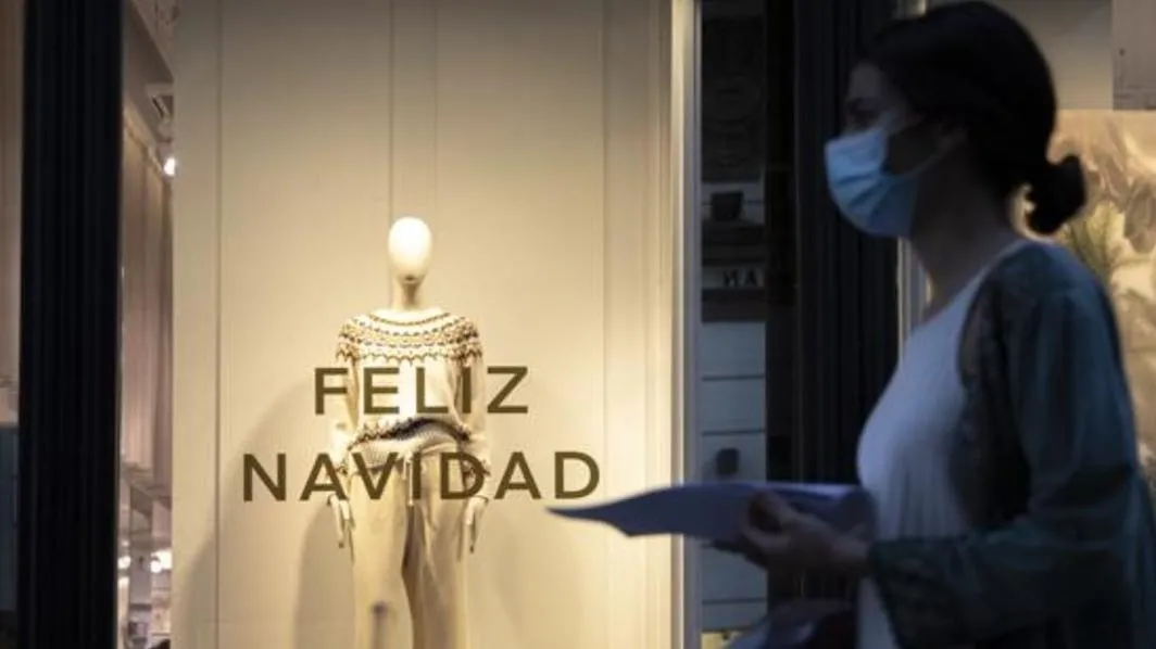El escaparate navideño en tiendas y comercios durante el año del coronavirus