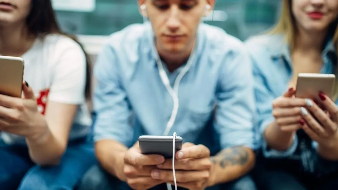 Los consumidores reciben aún bien la publicidad en podcasts pero empiezan a quejarse ya del aumento de los anuncios 