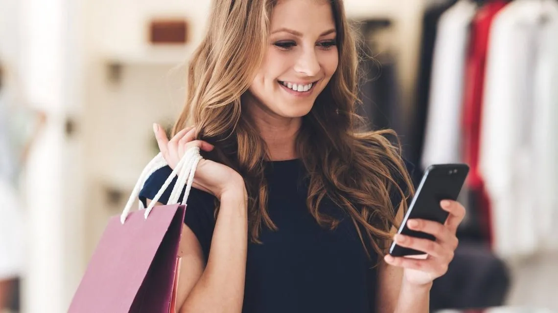 El 74% de los españoles continúa comprando en tiendas físicas no sin antes buscar en internet