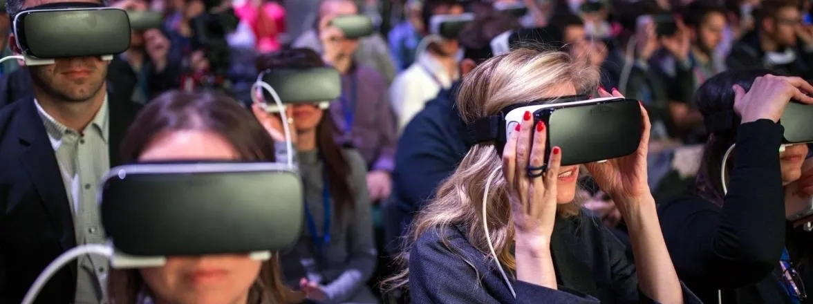 Así intenta la realidad virtual reemplazar la experiencia de las reuniones de negocios, ferias y eventos