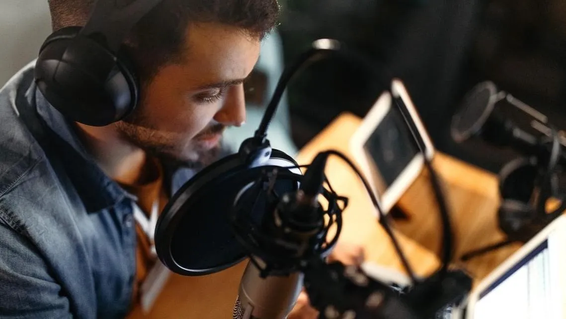 Lo que la neurociencia dice sobre las diferencias entre la publicidad en radio, música y podcasts