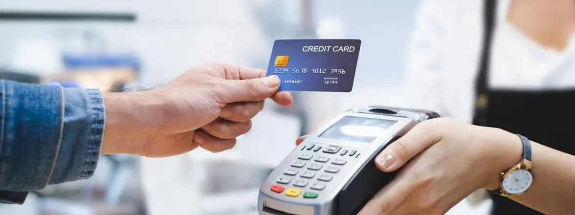 El Neuromarketing y la neurociencia tras las tarjetas de crédito y cómo influyen en las decisiones de compra de los consumidores 