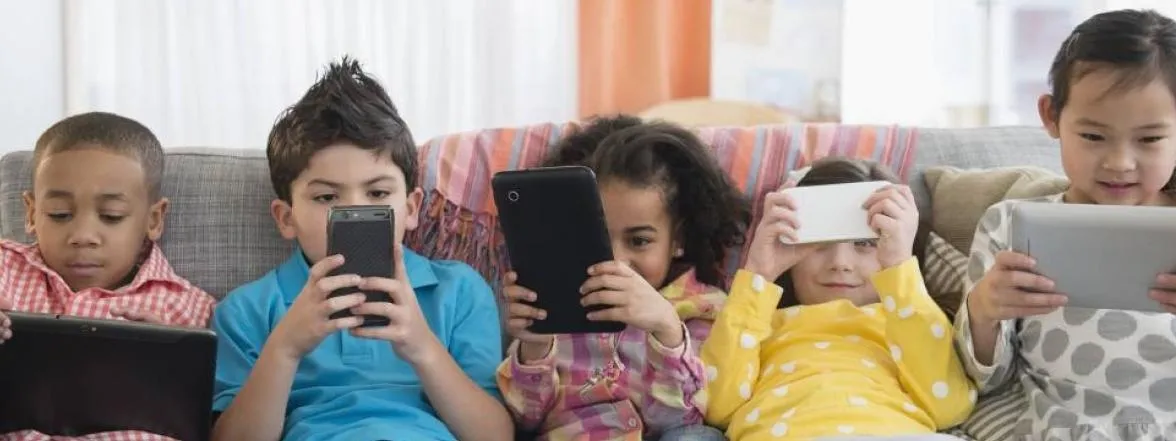 ¿Estamos educando a una generación que ya no sabe qué son los anuncios o ignoran por completo la publicidad?