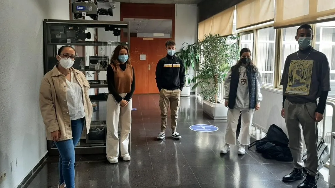 Los jóvenes de la Generación Z priorizan las redes sociales sobre los medios tradicionales como fuente de información