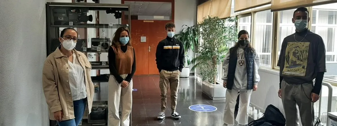 Los jóvenes de la Generación Z priorizan las redes sociales sobre los medios tradicionales como fuente de información