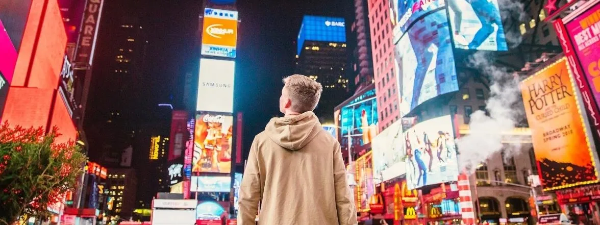 La competencia por vender publicidad se desborda: todas las empresas quieren ser un soporte publicitario y la culpa es de los datos