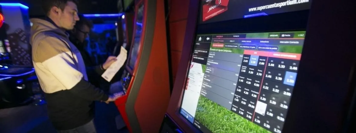 La publicidad de casas de apuestas ha llegado a su ocaso: ya no pueden aparecer en televisión salvo en la madrugada y deben desaparecer de la Liga
