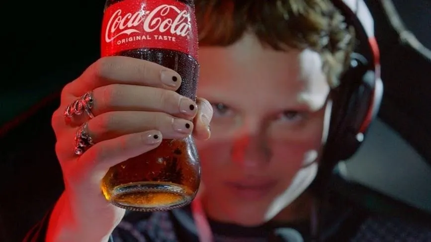 Así es la campaña masiva global con la que Coca-Cola quiere refrescar su imagen de marca y vender un nuevo concepto 