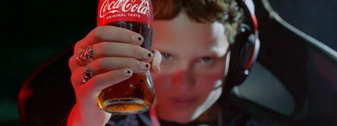 Así es la campaña masiva global con la que Coca-Cola quiere refrescar su imagen de marca y vender un nuevo concepto 