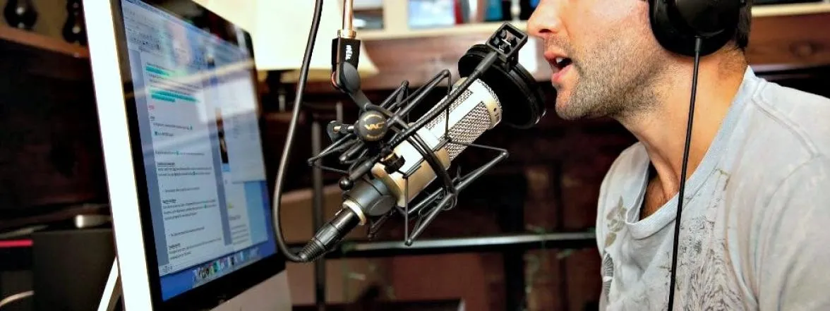 ¿Pretende también YouTube conquistar el mercado de los podcasts? La compañía busca ya a un directivo especializado