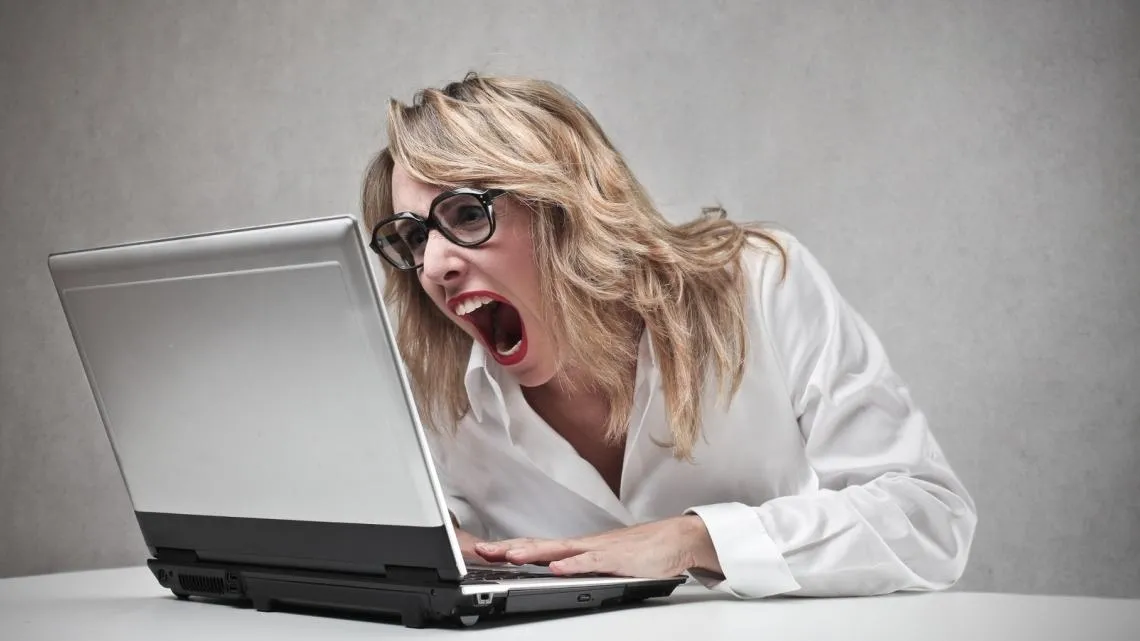 Los consumidores enfadados se están colando con sus quejas en el subconsciente de los demás compradores y marcando sus decisiones de compra