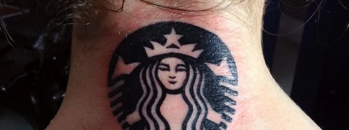 El por qué del skinvertising, qué lleva a la gente a tatuarse los logos de las marcas