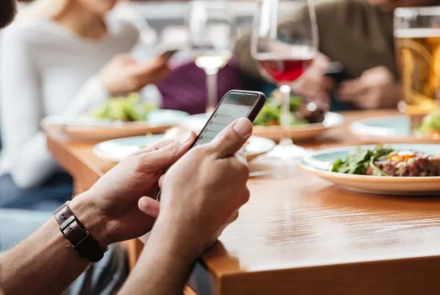 El último timo online es una pesadilla de marketing: o pagas o te hunden la reputación online de tu restaurante 