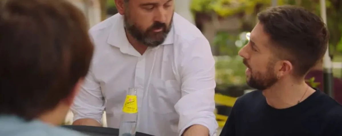 Ana Milán y David Broncano protagonizan ‘¿está libre?’, la última campaña Schweppes