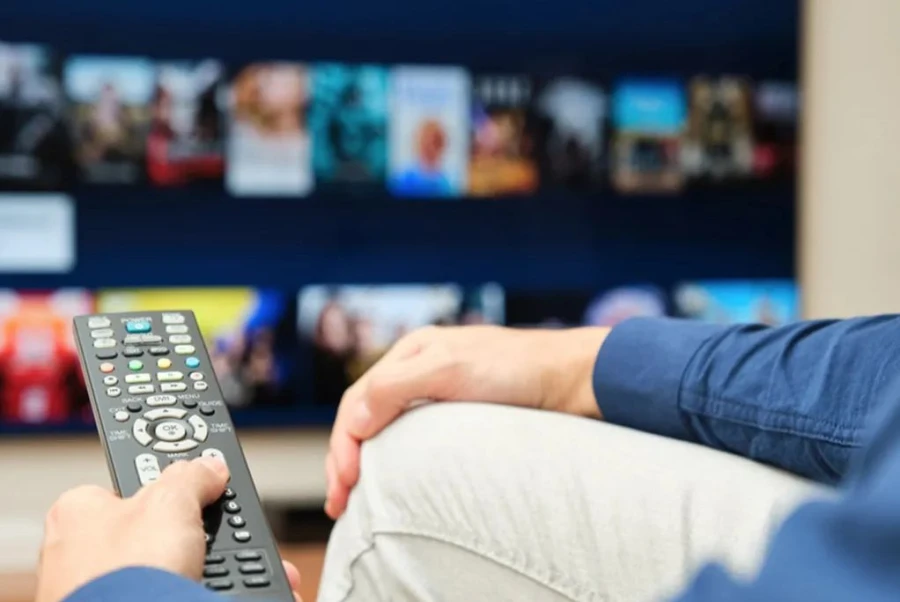 ¿Vuelve el modelo de la televisión tradicional? Por qué los consumidores aceptan publicidad y anuncios en streaming