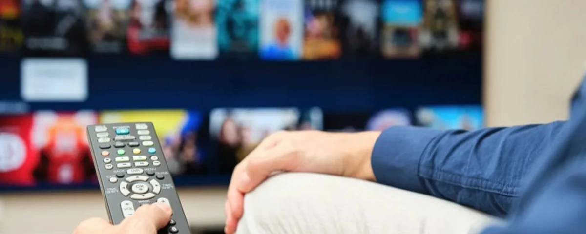 ¿Vuelve el modelo de la televisión tradicional? Por qué los consumidores aceptan publicidad y anuncios en streaming