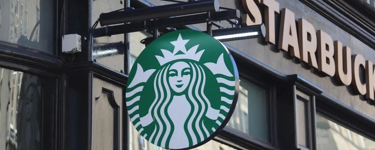 Starbucks en lugares sensacionales: asentarse en lugares icónicos como estrategia de marca 