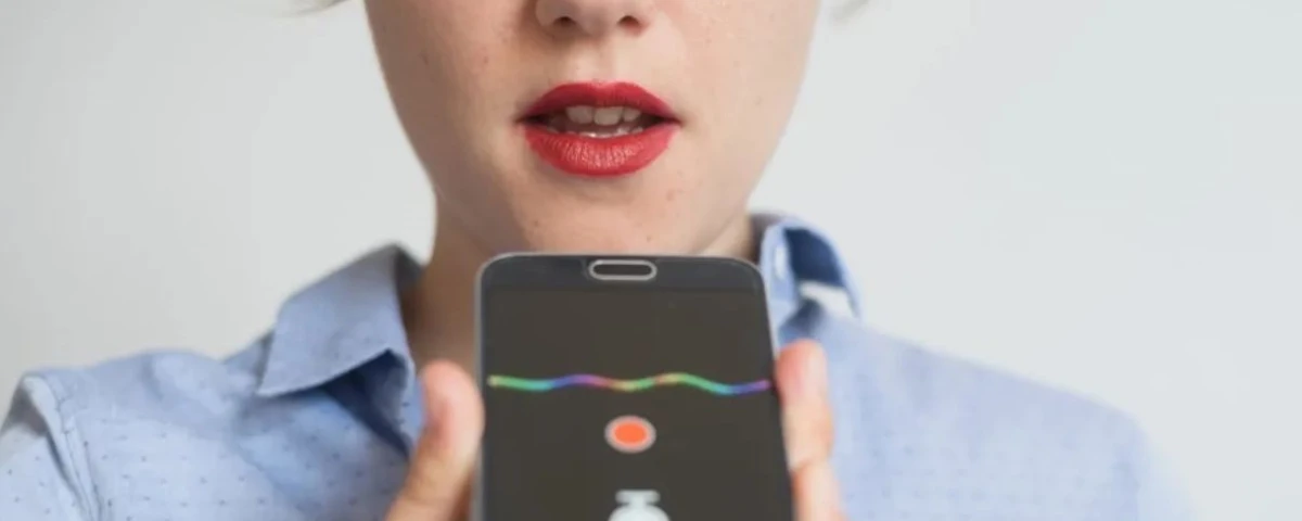 Cómo están usando los españoles los asistentes de voz: lo que deben aprender los marketeros