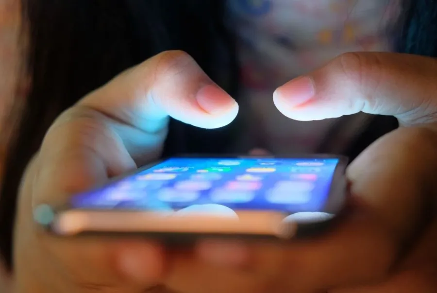 El móvil sigue siendo el principal dispositivo para conectarse a las Redes sociales