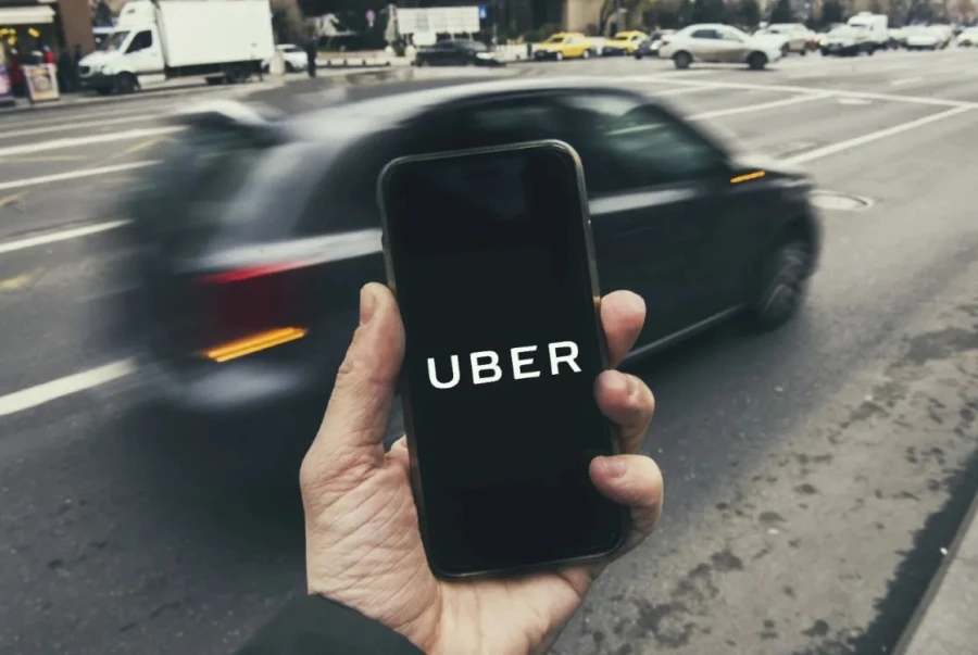 Uber mostrará anuncios de video en sus aplicaciones durante los tiempos de espera buscando monetizar la atención de los usuarios