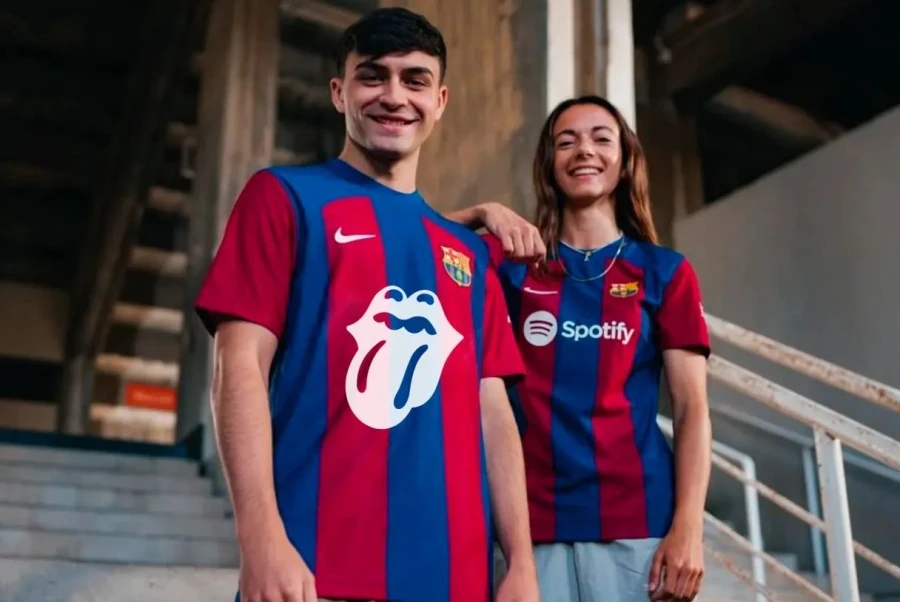 Camiseta del Barcelona con The Rolling Stones en el Clásico contra