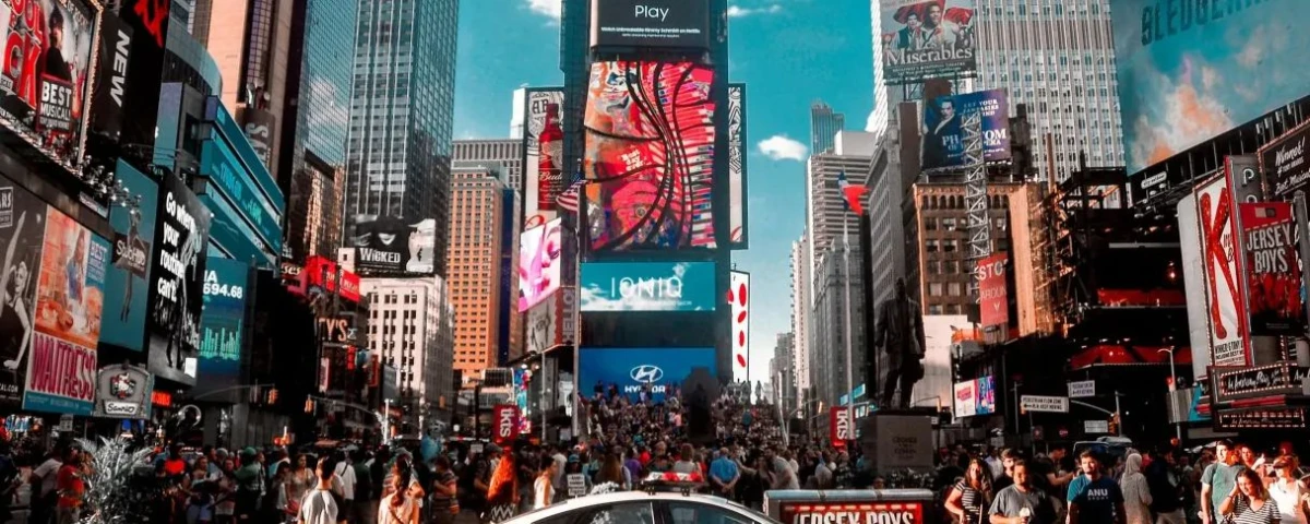 ¿Cómo han evolucionado las vallas de publicidad exterior y sus anuncios con el paso del tiempo?