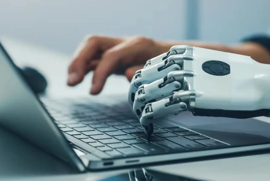 Supervisando la Inteligencia Artificial: El Papel de los Profesionales en la Evolución de Esta Tecnología