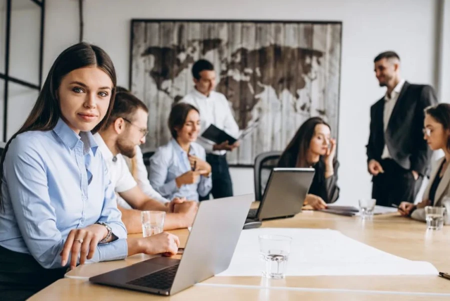 Cómo los empleados pueden ayudar a mejorar la imagen y reputación de las empresas y marcas