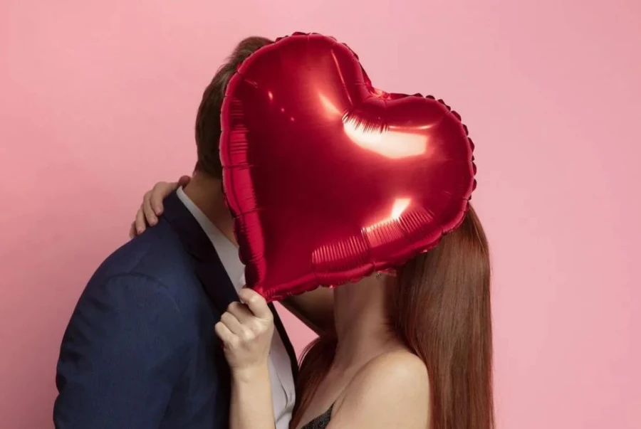Por qué el rojo es el “color del amor” y por qué importa a los marketeros en febrero