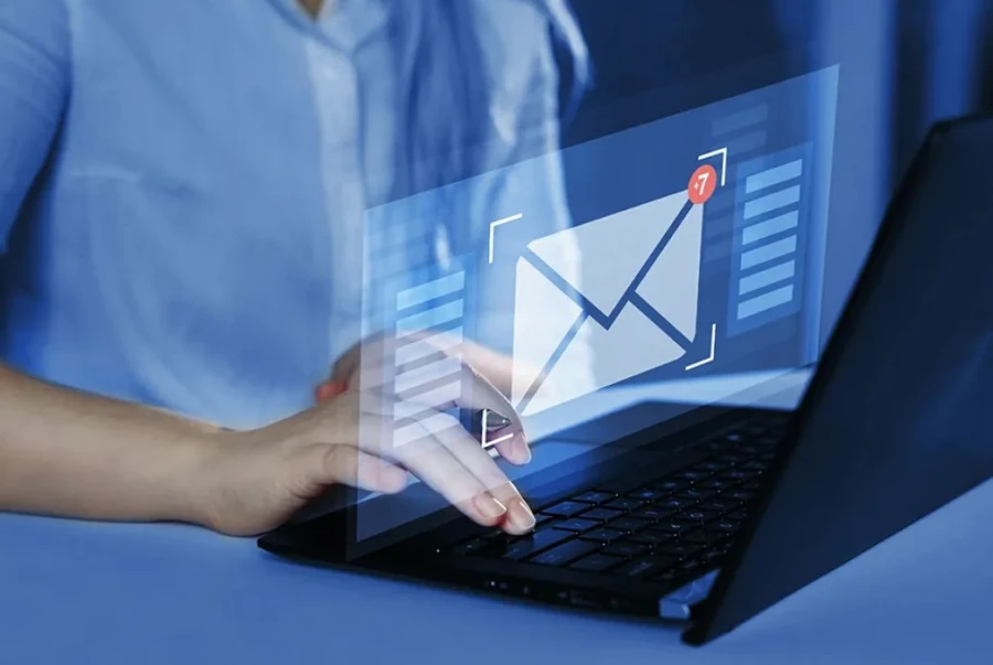 Impacto de GenAI: los cambios en el tráfico online impulsan a las empresas hacia el e-mail marketing