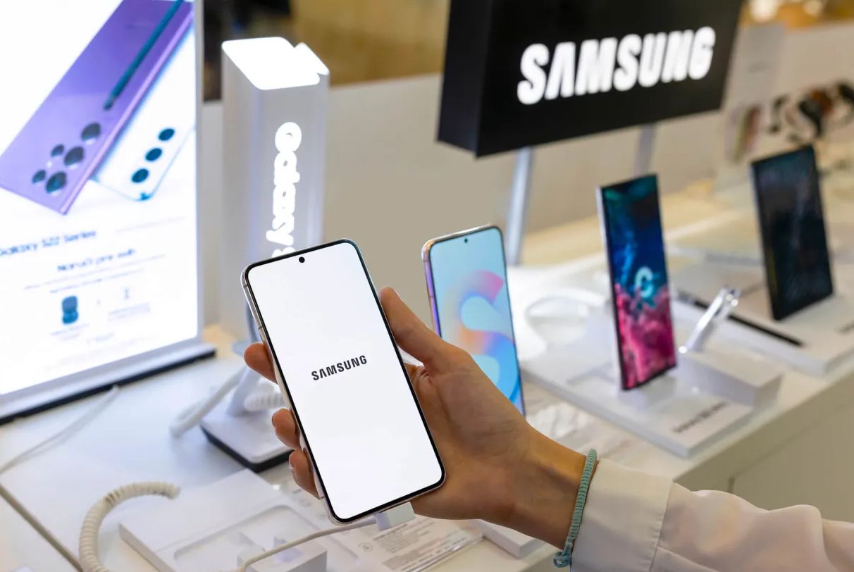 Samsung crece como marca y adelanta a Apple como el primer  fabricante de 'smartphones' del mundo