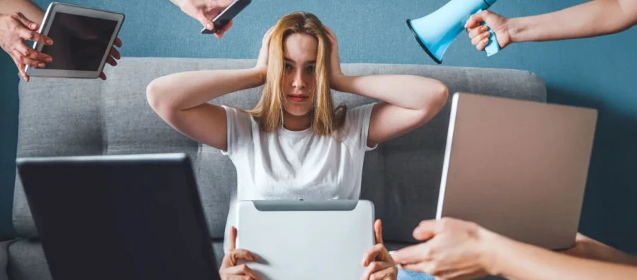 La UNESCO pone el foco en los  influencers y creadores digitales mientras deja la ética periodística y desinformación de medios tradicionales en segundo plano