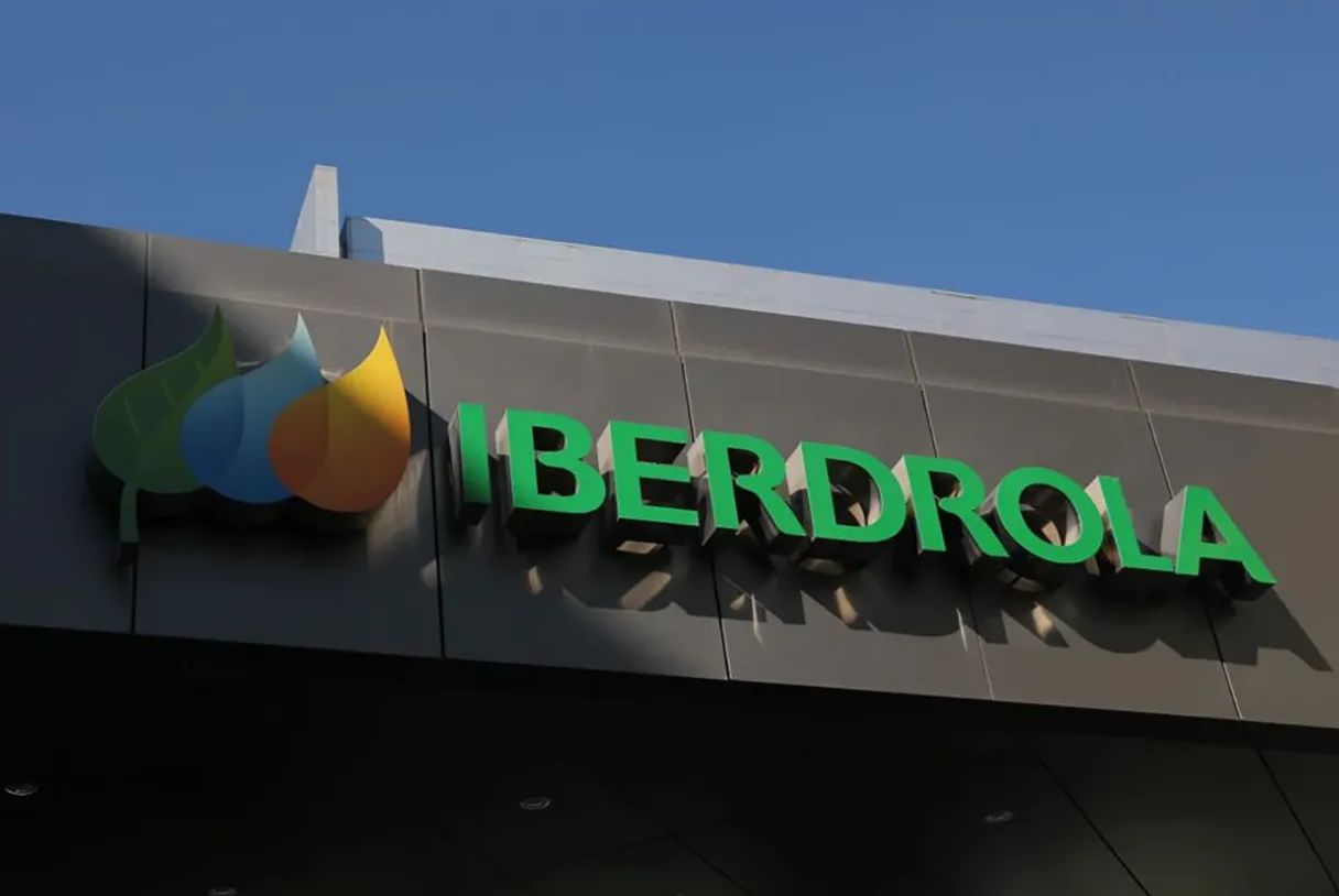 Iberdrola acusa a Repsol de publicidad engañosa y prácticas de 'eco postureo' en una demanda multimillonaria