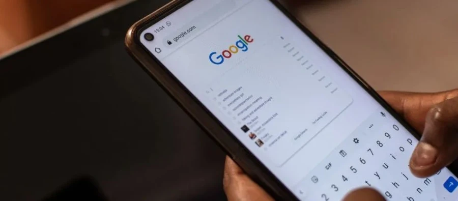 Búsquedas en Google: Un equilibrio entre términos de marca y consultas genéricas