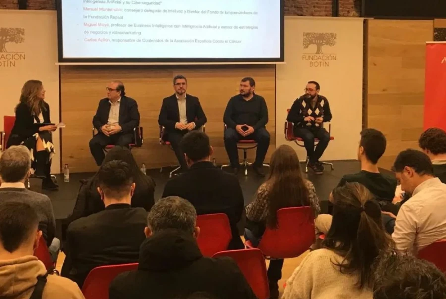 ChatGPT permite crear un asistente propio de marketing a partir de esta información de empresa, siempre teniendo en cuenta que no se comparta información confidencial