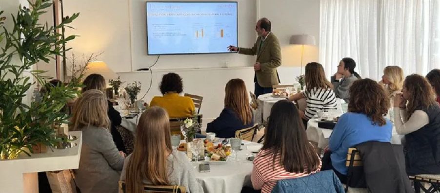 Atashi Cellular Cosmetics presenta su nuevo lanzamiento 'L’Essenza Eterna' en un evento exclusivo, reforzando su cadena de triunfos de campañas publicitarias