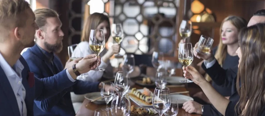 El valor de las cenas de Navidad en las relaciones de empleados y el networking interno de las empresas