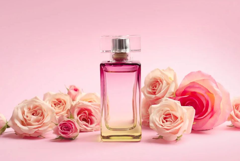 Aromarketing: El poder del aroma a rosas y el perfume rosado en el marketing y las estrategias de negocios