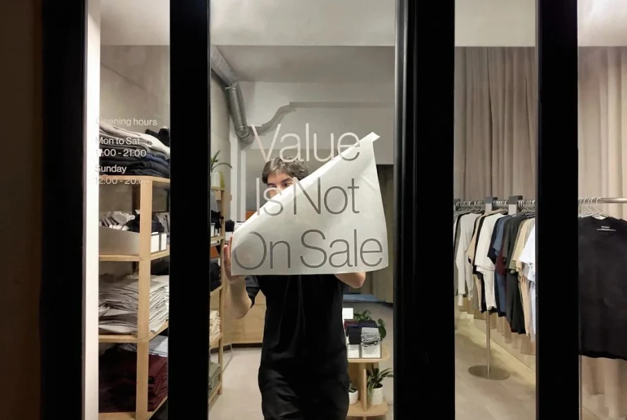 No compres si no lo necesitas: La Filosofía y el desafío de Minimalism Brand frente al consumo masivo y el Black Friday