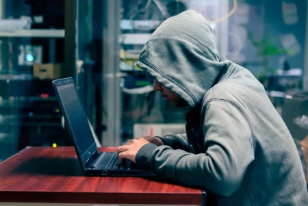 Cómo las vulnerabilidades de la inteligencia artificial podrían exponer datos críticos y estratégicos de empresas y marcas