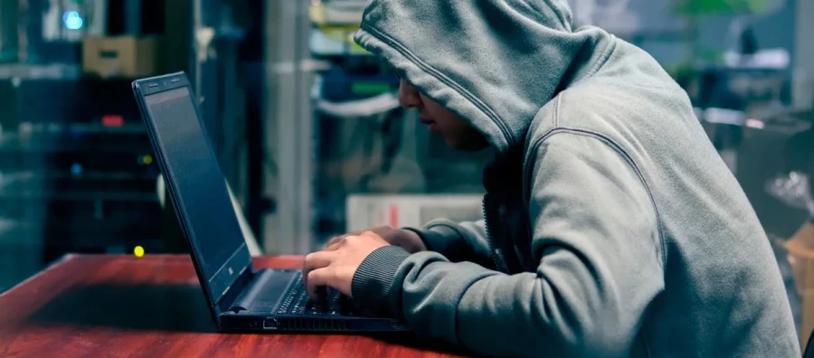 Cómo las vulnerabilidades de la inteligencia artificial podrían exponer datos críticos y estratégicos de empresas y marcas