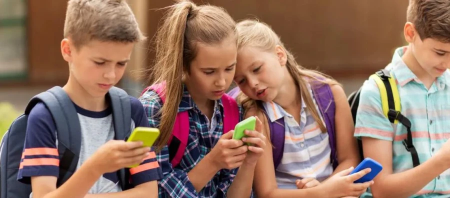 El retrato de la infancia hiperconectada: el 80% de los niños en redes sociales antes de la adolescencia