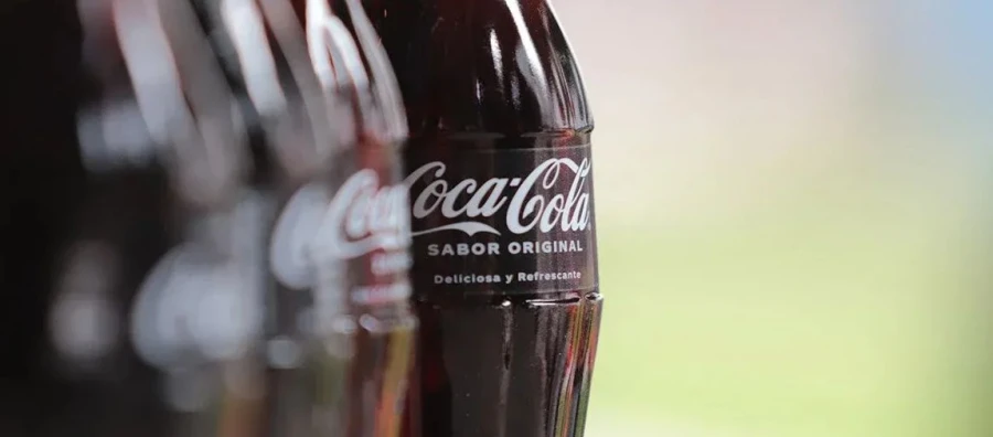 Cuando los aranceles cambiaron el sabor de una marca: la historia no contada entre Coca-Cola y la Guerra del Azúcar