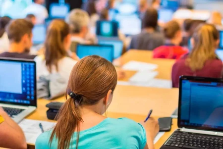 Los Bootcamps sobre Marketing digital, IA y programación se enfrentan a una crisis de credibilidad por malas prácticas y falsas promesas