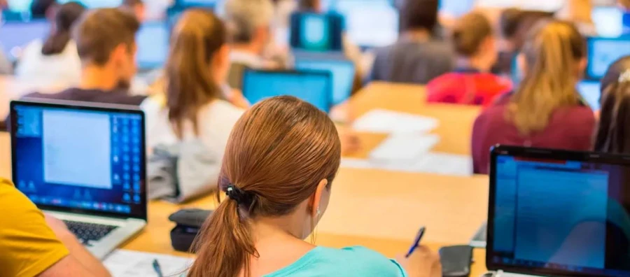 Los Bootcamps sobre Marketing digital, IA y programación se enfrentan a una crisis de credibilidad por malas prácticas y falsas promesas