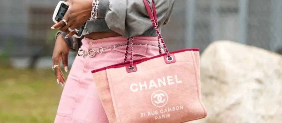 El falso lujo y el impacto psicológico y social de las falsificaciones de marcas en España