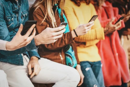 Las redes sociales han conquistado a la generación Z consolidándose como el principal impulsor de sus compras